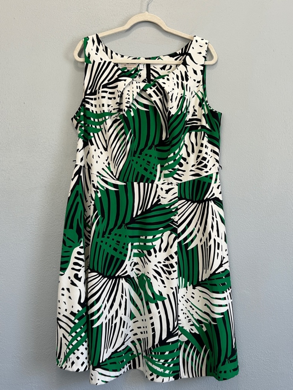 Signature Darby Green, White & Black Tropical Print Sleeveless Midi Dress